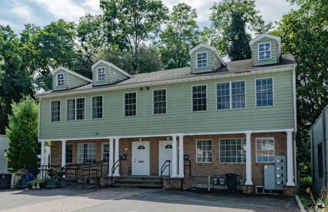 38 B Manorhaven Boulevard unit: 38 photos photos