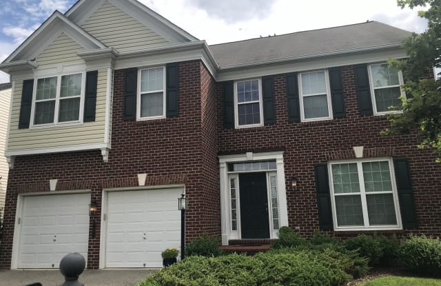 8194 PAPER BIRCH DRIVE - 8194 Paper Birch Drive, Laurel Hill, VA 22079