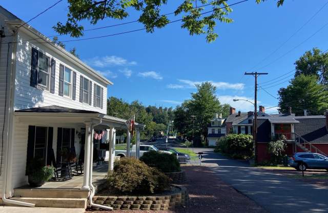 1711 BRIDGE Lane Gallery 3