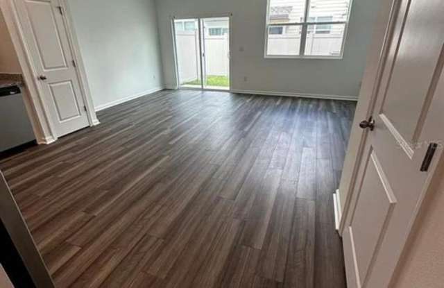 Charming 3BR Townhome in Zephyrhills Gallery 3
