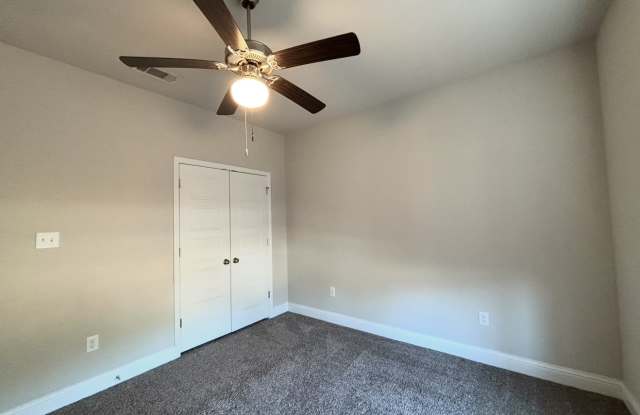 5490 Overland Drive Gallery 4