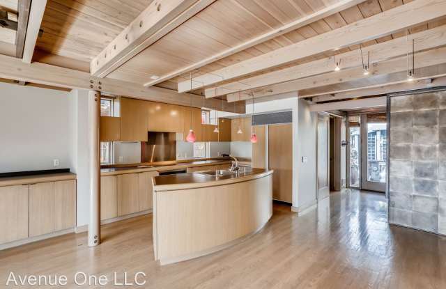 2466 Westlake Avenue North Unit #5 Gallery 4