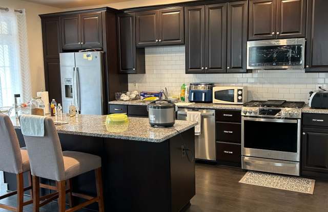 23265 Milltown Knoll Square Gallery 3