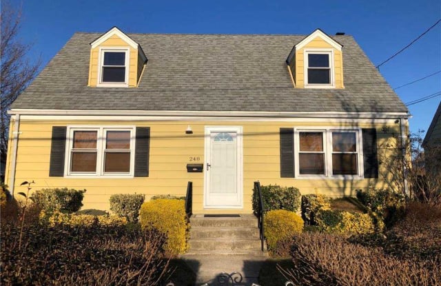 248 Frank Avenue - 248 Frank Avenue, Mineola, NY 11501