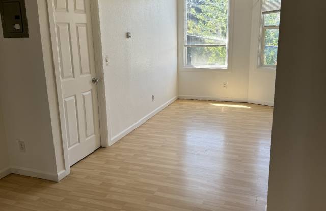 890 Mead Ave - 890 Mead Avenue, Oakland, CA 94607