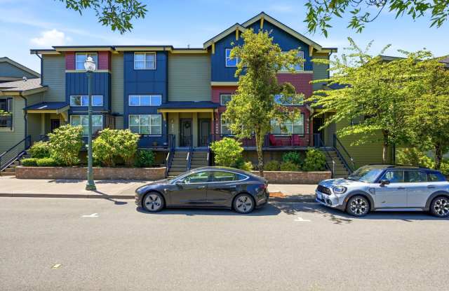 Spacious 2BR/2.5BA Harbour Pointe Townhome with Garage Gallery 1