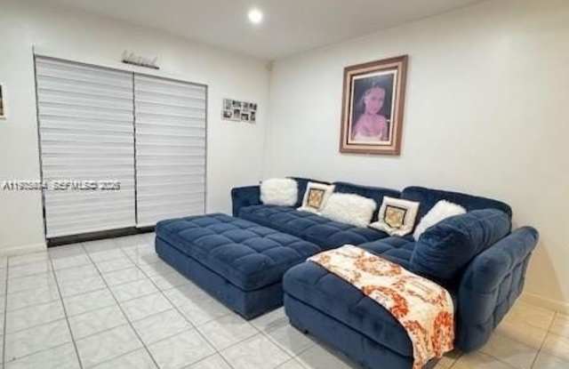 10445 NW 11th St photos photos