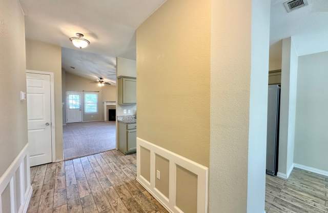 Price Drop! Gallery 3