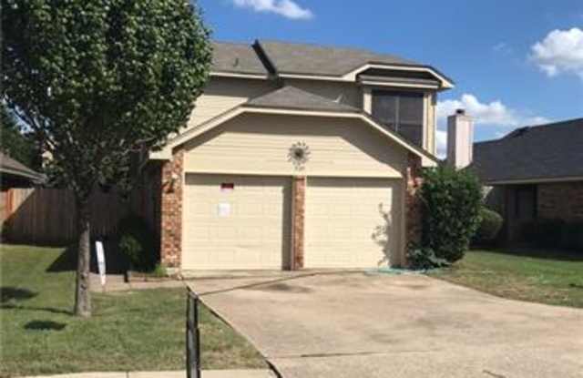 909 Boxwood Drive - 909 Boxwood Drive, Lewisville, TX 75067