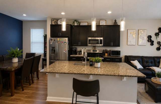 Beautiful 3BR/2BA Home with Outdoor Kitchen, Solar Panels & Fenced Yard | Northridge Estates Gallery 3
