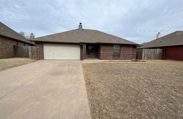 Great 3 Bed 2 Bath Home In Moore Schools!! You Wont Want To Miss This One! photos photos