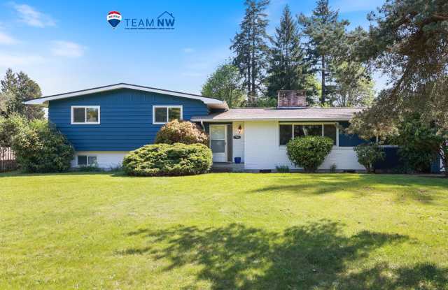 Room to roam! 3 bed, living, dining, den, family room and bonus room! photos photos
