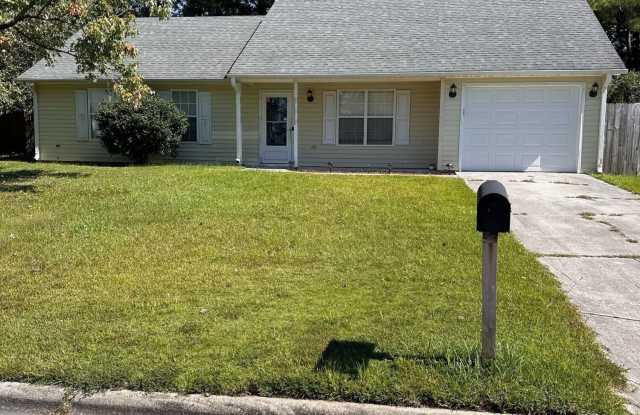 112 Horse Shoe Bend - 112 Horse Shoe Bend, Piney Green, NC 28546