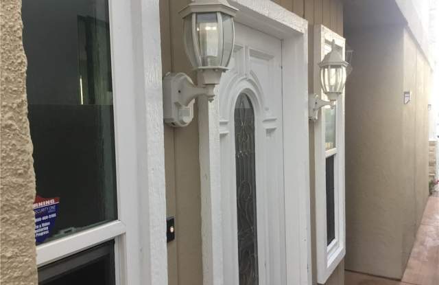 305 Ruby Avenue Gallery 3