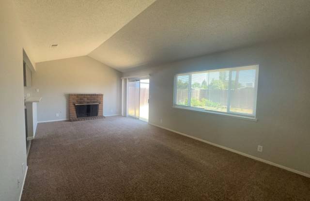 2710 Villa, Merced Gallery 4