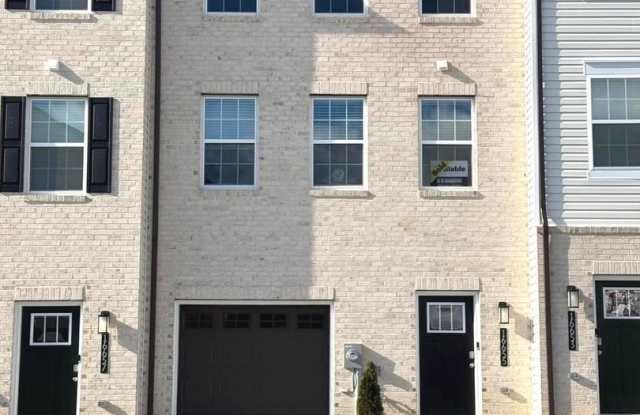16525 GREEN GLADE Drive Gallery 2