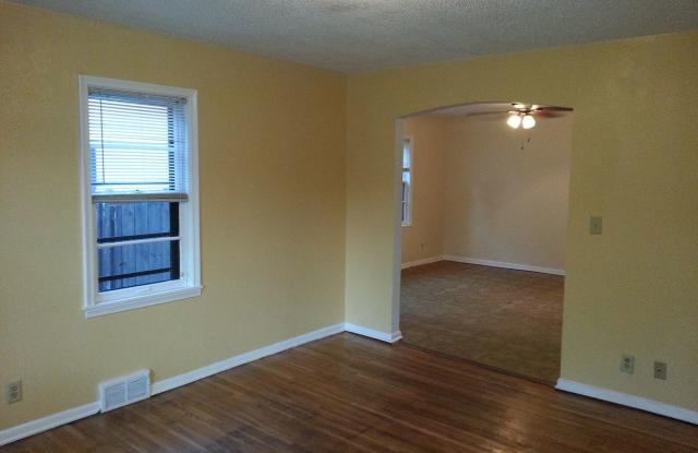 1004 Front Ave. Gallery 4