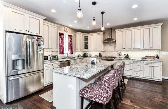3802 N PERSHING DRIVE Gallery 4