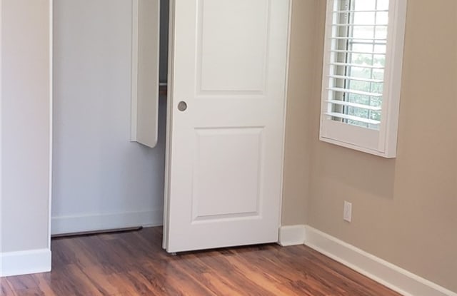 79 Thornapple Gallery 2