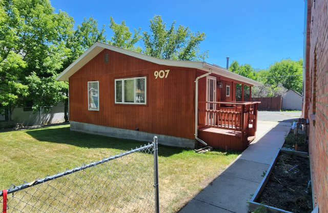 907 E 6th Ave photos photos