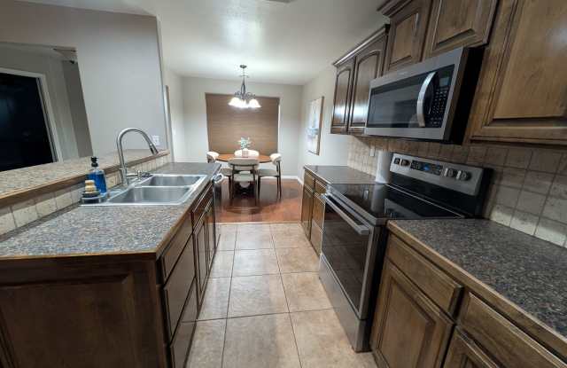 Fully Furnished-All Bills Paid- 3 Bedroom Home- 1 acre Pryor Gallery 3