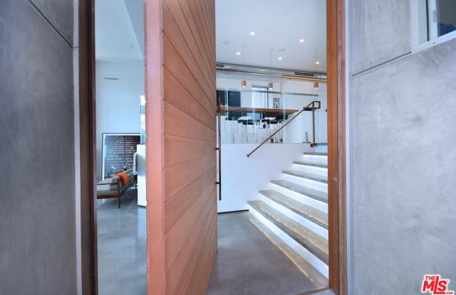 4411 ROMA Court Gallery 4