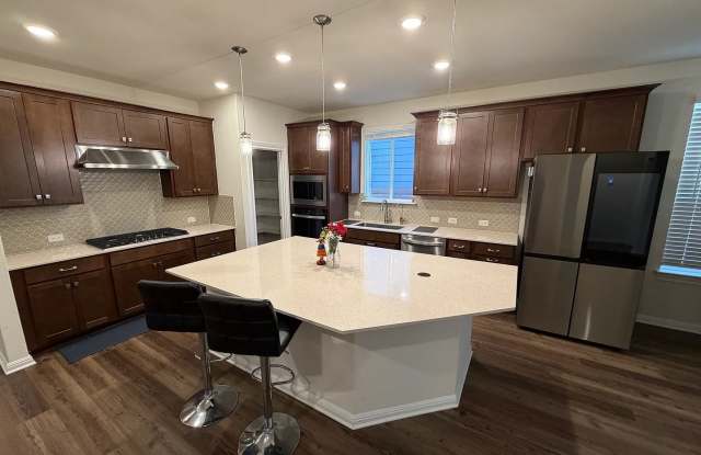 Room in 5 Bedroom Home in Leander Gallery 3