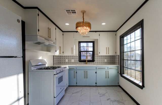 Charming 2-Bedroom Home in Tulsa's Vibrant Community Gallery 4