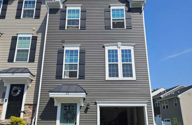 3 Bedroom, 2.5 Bathroom Townhome, Available 08/11/25 photos photos