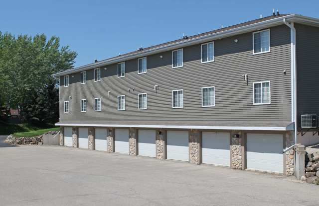 Charming 2-Bedroom Apartment with Private Entrance, Garage, In-Unit Laundry Gallery 2