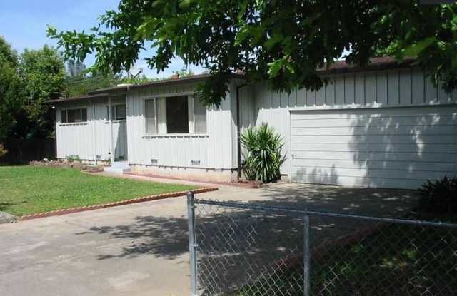 Charming 3 Bed / 1 Bath Home + In-Law Unit – Spacious & Flexible Living photos photos