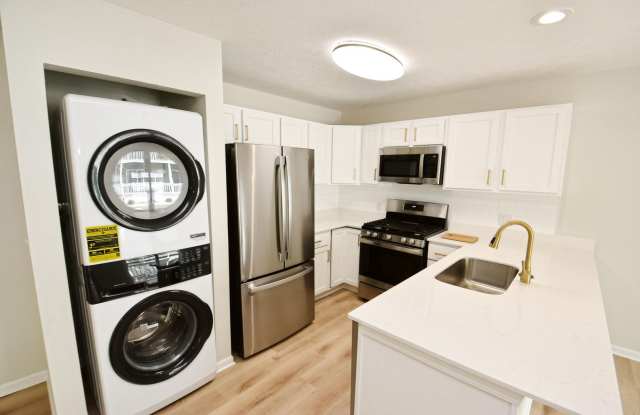 Freshly remodeled Condo at Legacy Landings 2 bedroom/2 baths Gallery 3