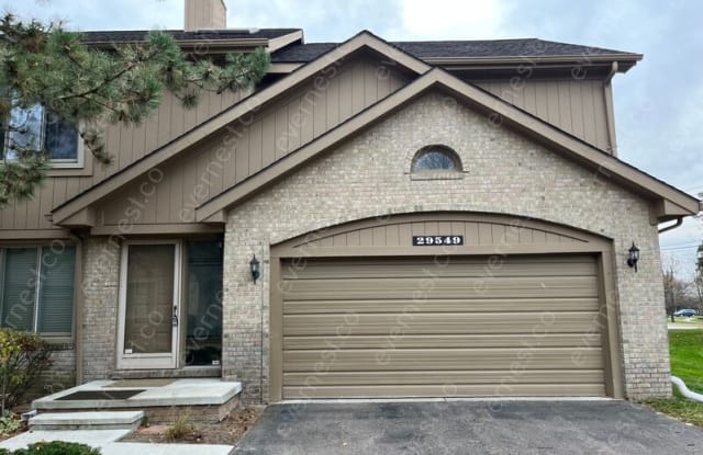 29549 Sierra Point Cir - 29549 Sierra Pointe Cir, Farmington Hills, MI 48331