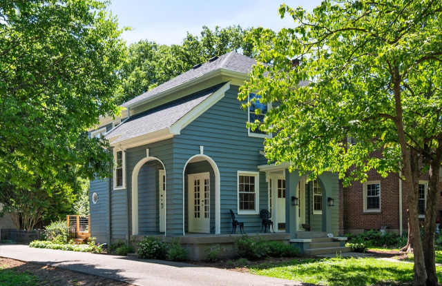 Beautiful 3BR house- perfect roommate set up! 1/2 price security deposit with qualified application Gallery 4