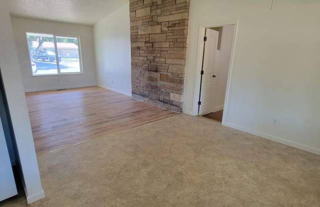 3 Bedroom 1 & 1/2 bath house Gallery 3