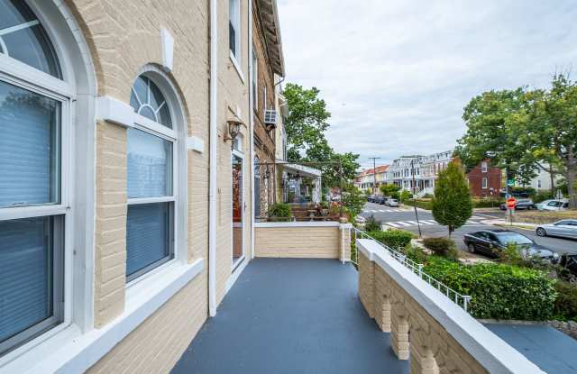 450 Randolph St Nw Gallery 4