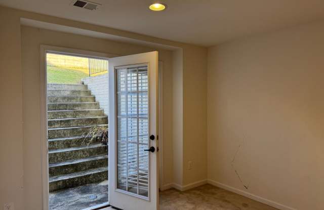 3238 FLEDGLING Circle Gallery 4
