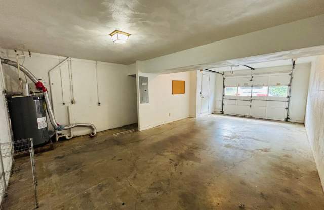 2 Bedroom, 2.5 Bath Townhouse Gallery 3