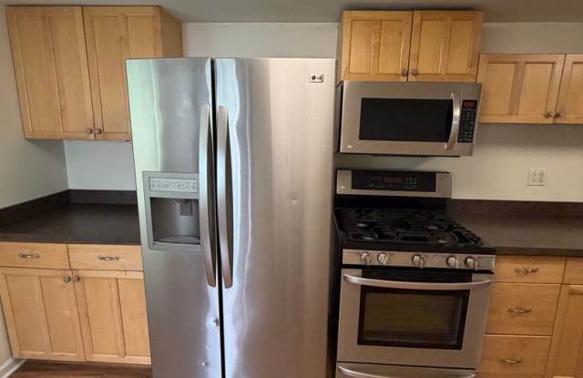 3 bedrooms with upper deck! Gallery 3