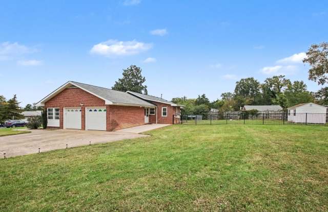 Charming Rambler with 2 Primary Suites with Fenced in Yard Gallery 3