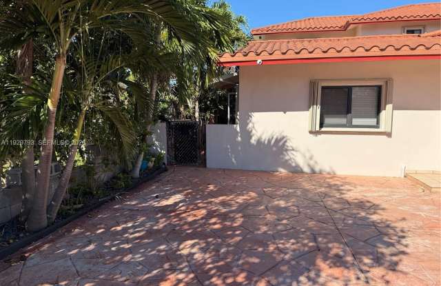 6765 SW 19th St photos photos