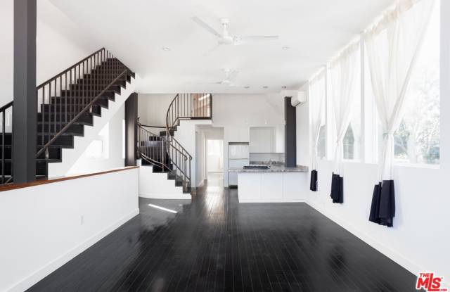 2515 Lincoln Blvd - 2515 Lincoln Boulevard, Los Angeles, CA 90291