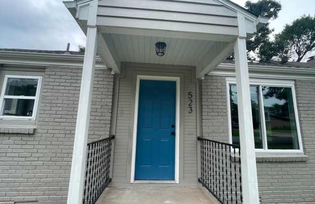 2 bed 1 bath home within walking distance of everything! photos photos
