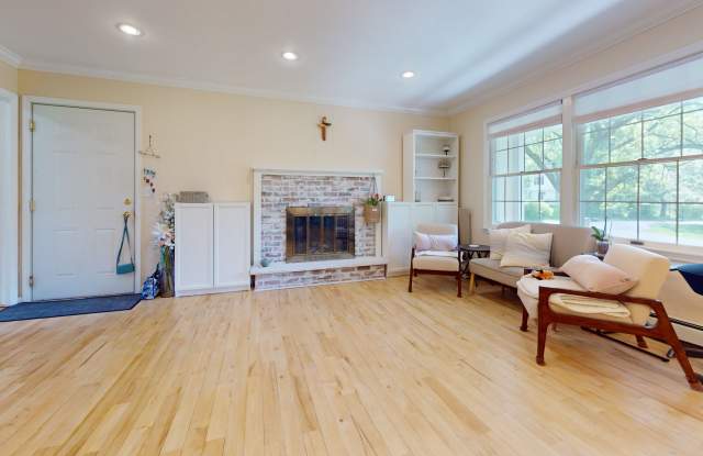 118 Simsbury Drive Gallery 4