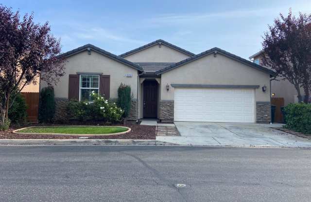 Home located in the Avalon Gated community, Available Now! - 3058 North Kayenta Street, Visalia, CA 93291