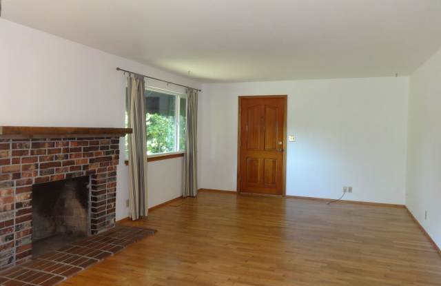 4712 33rd Ave NE Gallery 2