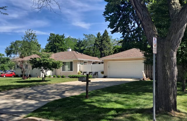 2919 Cardinal Dr - 2919 Cardinal Drive, Rolling Meadows, IL 60008