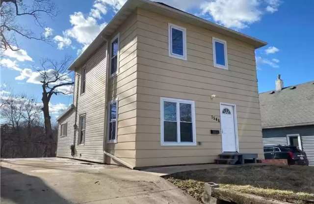Stunning 4 Bed Home West of Drake photos photos