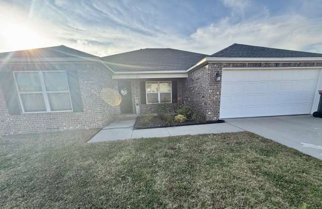 329 Colton Street - 329 Colton Street, Huntsville, AR 72740