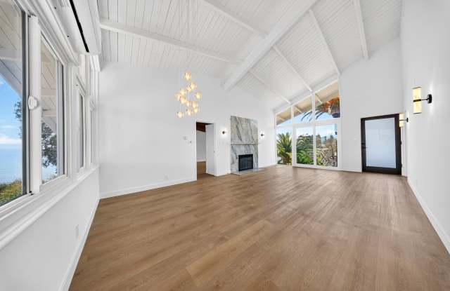 17050 Sunset Blvd. Gallery 4